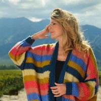 A punto de dar a luz, Isabel Macedo deslumbró en una producción de lujo