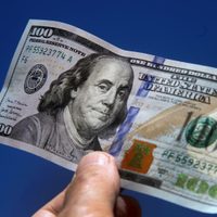 ¿A cuánto cerró el dólar blue y el euro tras una semana conmocionada por el Día de la Liberación?