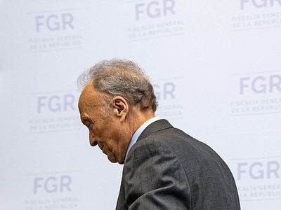 Alonso Castillo presentó escrito ante FGR tras denuncia del fiscal Gertz Manero por extorsión