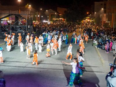 Los referentes políticos de Neuquén celebraron el corso de Zapala
