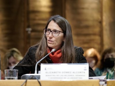 Feministas piden la renuncia de la ministra de Mujeres, Género y Diversidad