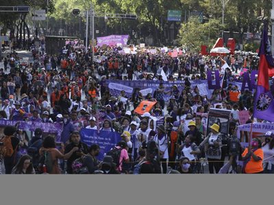 Activistas condenan que el gobierno morenista de Oaxaca respalde un pacto patriarcal