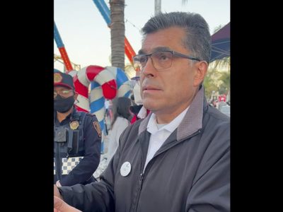 Six Flags intentó sacar a dos hombres por darse un beso: "Muestras de afecto están prohibidas"
