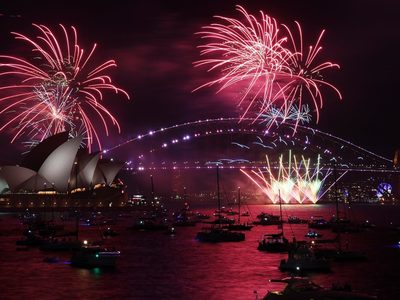 El mundo celebra confinado y con toque de queda el Año Nuevo