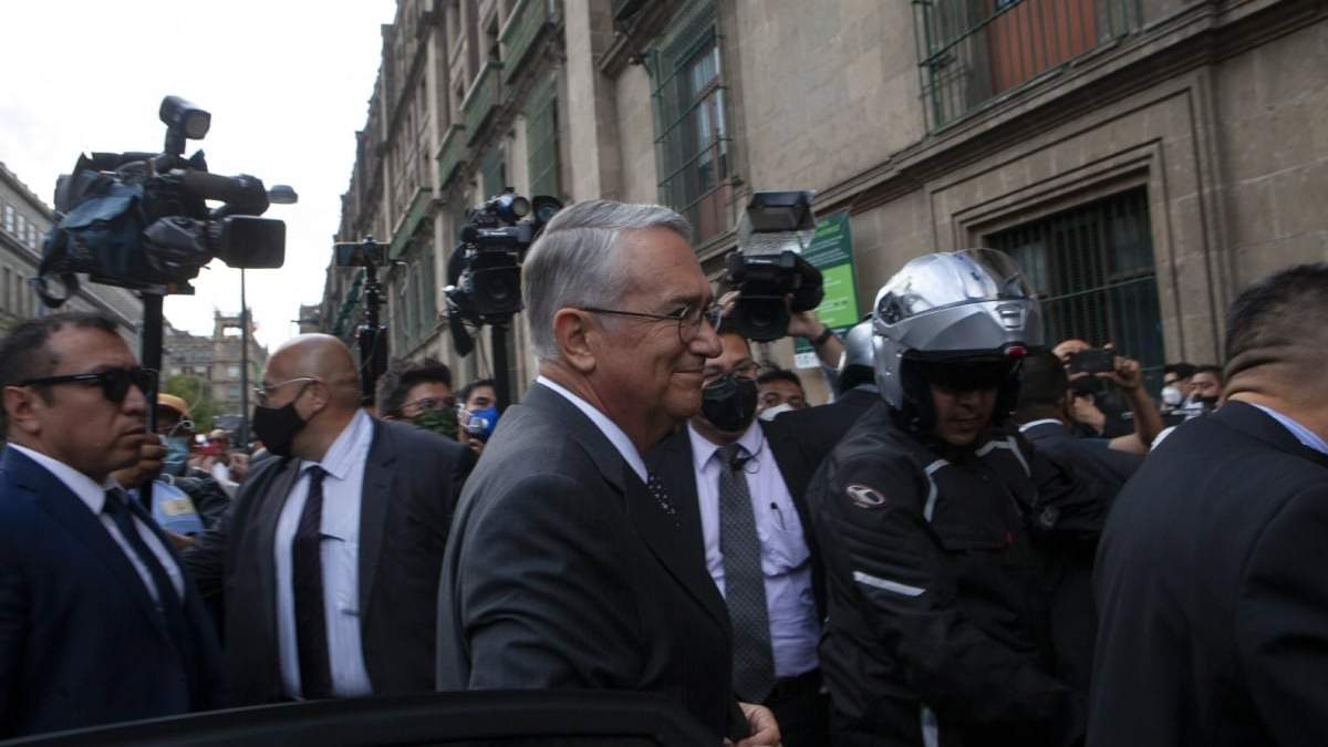El multimillonario Ricardo Salinas Pliego llega a Palacio Nacional