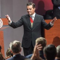 Sobornos que comprometen la legalidad de un sexenio