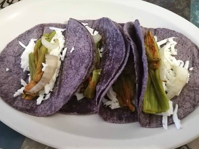 Tortillas moradas, una receta fácil y barata que no lleva leche ni huevos, ideal para hacer en casa