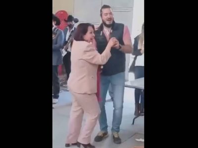Captan a precandidata de Morena a gubernatura de Querétaro enfiestada y sin cubrebocas