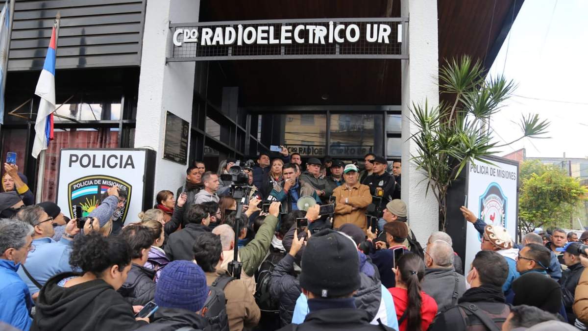 Más de 100 policías de Misiones protestaron por mejoras salariales. Fuente: (X)