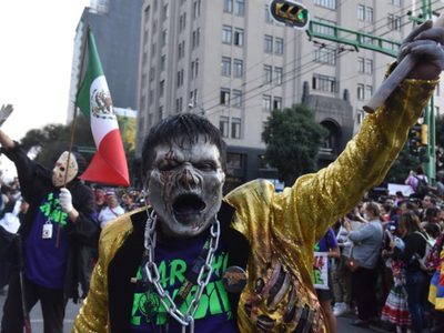Momias, fantasmas y vampiros invaden el Centro Histórico en la Marcha Zombie 2023
