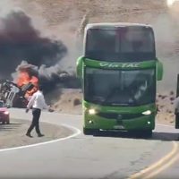 Camión de gas chocó contra un auto, que luego se incendió, en la ruta 237