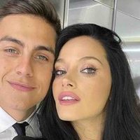 Rodeados de nieve: Oriana Sabatini y Paulo Dybala protagonizaron una gran postal navideña