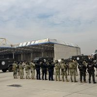 México traslada a 37 líderes criminales a EU por representar "una amenaza real para la seguridad"