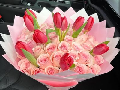 El truco de los floristas para que tu ramo de tulipanes luzca perfecto por mucho más tiempo
