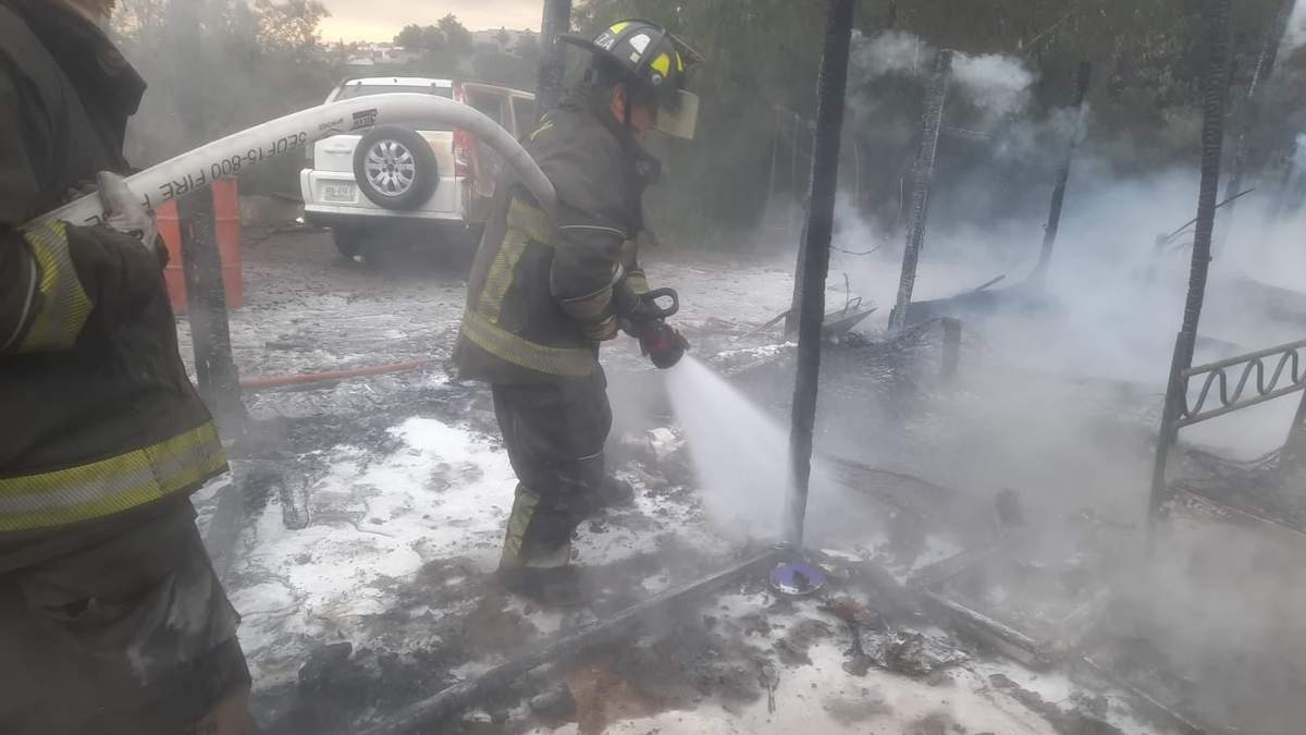 Bomberos sofocan incendio en Santa Fe