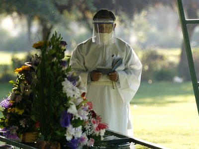 Por un error sanitario, los hijos de un hombre sepultaron a una persona que no era su padre
