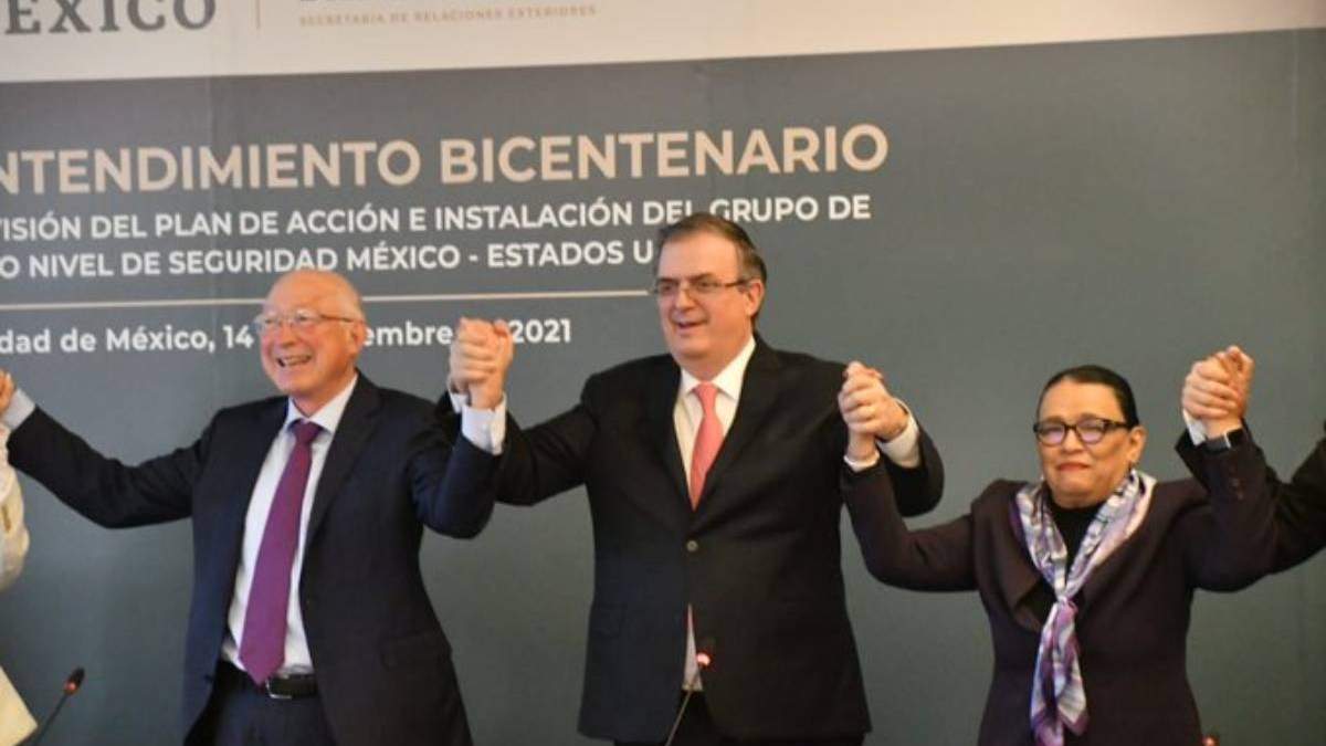 El embajador de EU en México, Ken Salazar, el canciller Marcelo Ebrard y la titular de la SSCP, Rosa Icela Rodríguez