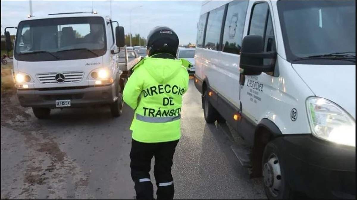 Los inspectores controlaron vehículos de cargas peligrosas, camionetas y empresas de transporte de personal. Fuente: (Facebook)