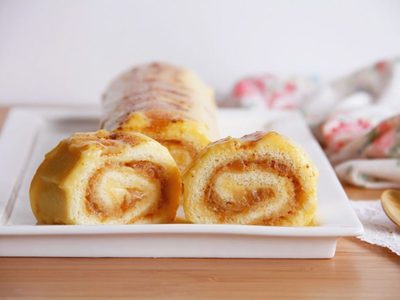 Pionono de manzana o brazo gitano, el postre fácil y de pocos pasos que te va a salvar en esa reunión con amigos