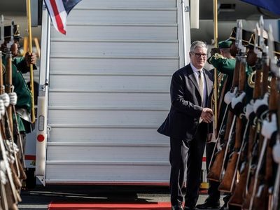 Starmer insta a Andrés de Inglaterra a compartir "información relevante" sobre caso Epstein