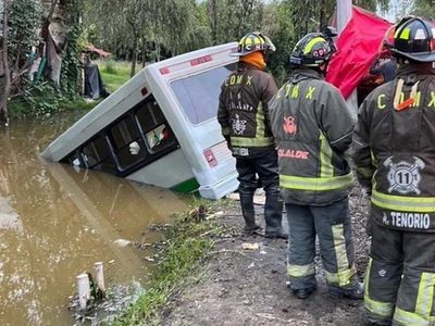 Semovi elimina Rutas 81 y 36 luego del accidente del microbús que cayó a canal de Xochimilco