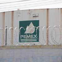 Fitch degrada la calificación crediticia de Pemex