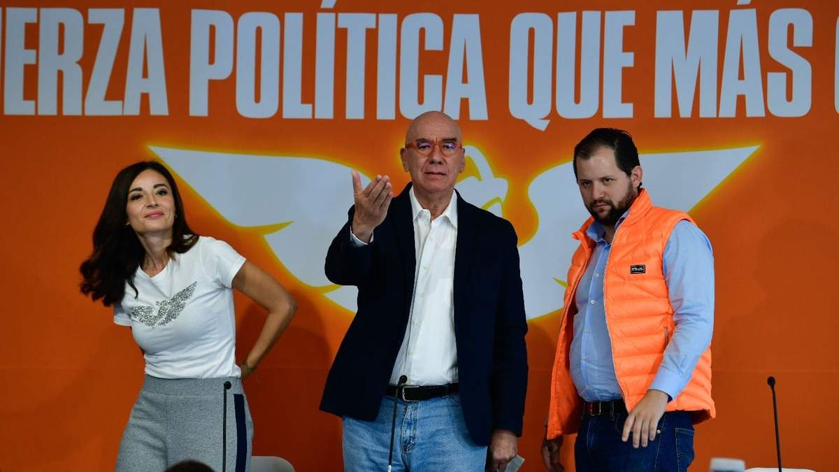 Laura Ballesteros y Dante Delgado en conferencia de prensa