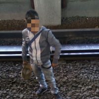 Ladrón intenta robar un celular y cae a las vías del Metro