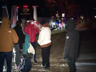 Autobuses procedentes de Texas dejan migrantes en Washington