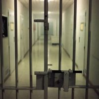 Proponen crear cárceles de gestión privada para afrontar la crisis penitenciaria en Neuquén