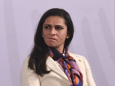 Juez ordena a la Conade pagar becas completas a nadadoras máximo en 24 horas