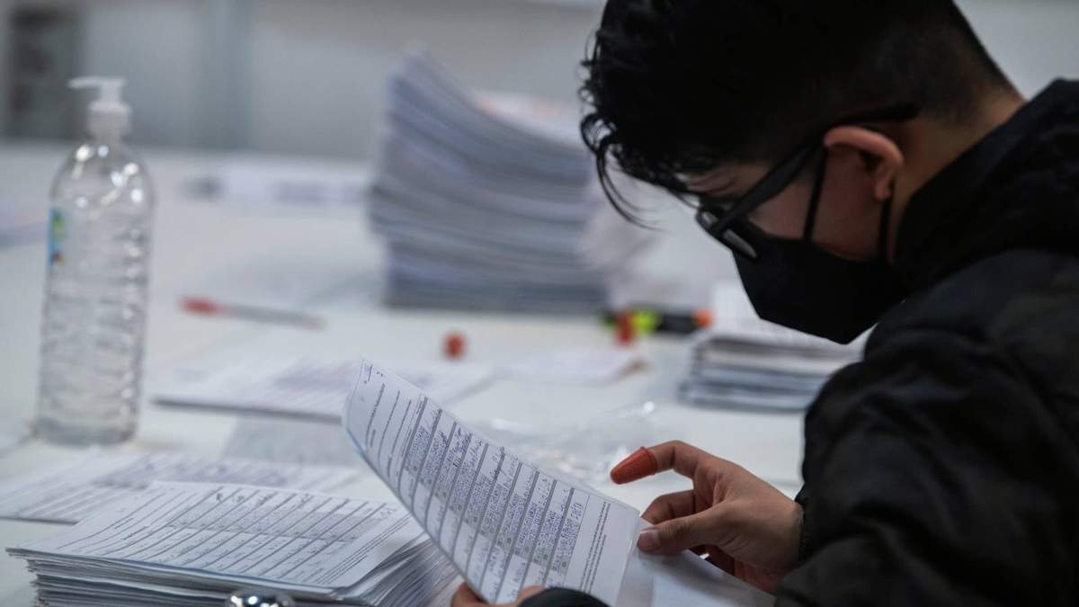 Revisión de firmas en el INE