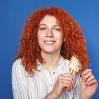 Sin gastar una fortuna, mirá cómo podés cuidar tu cabello rizado en invierno de forma muy natural
