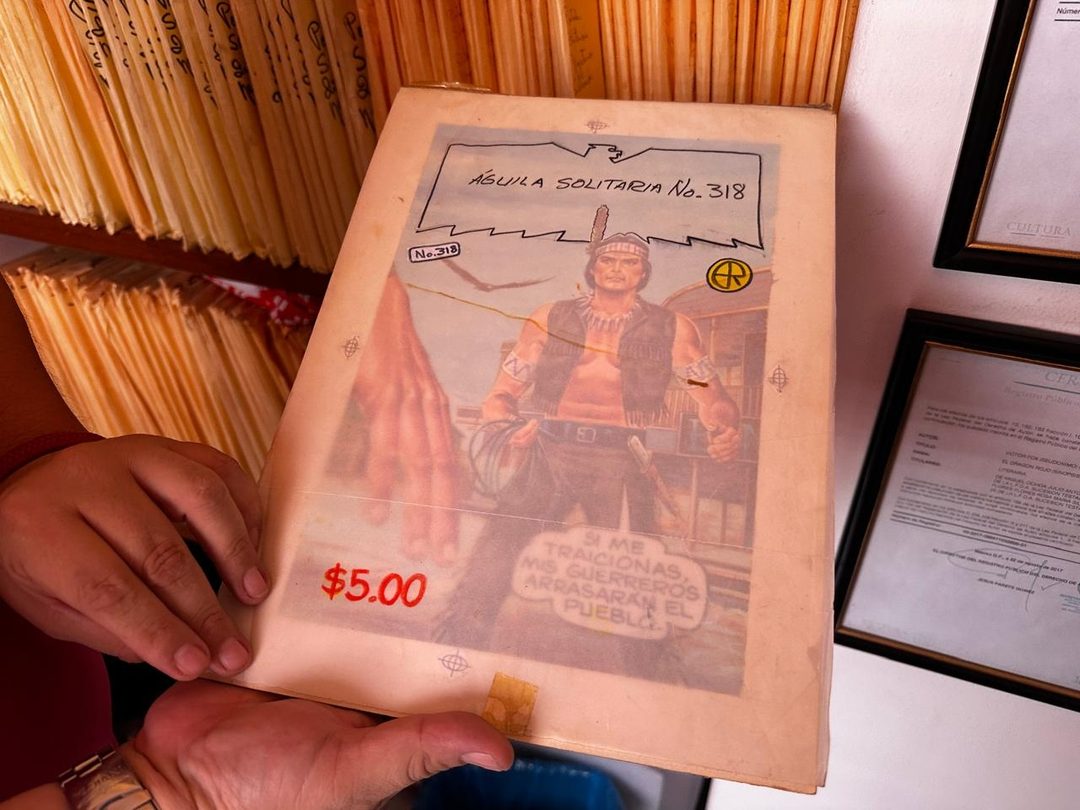 Ejemplar de Águila Solitaria, personaje de Víctor Fox. Foto Niza Rivera