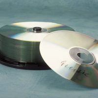 Nunca más tires tus CD viejos: hacé esto tan útil para decorar tu mesa sin gastar de más