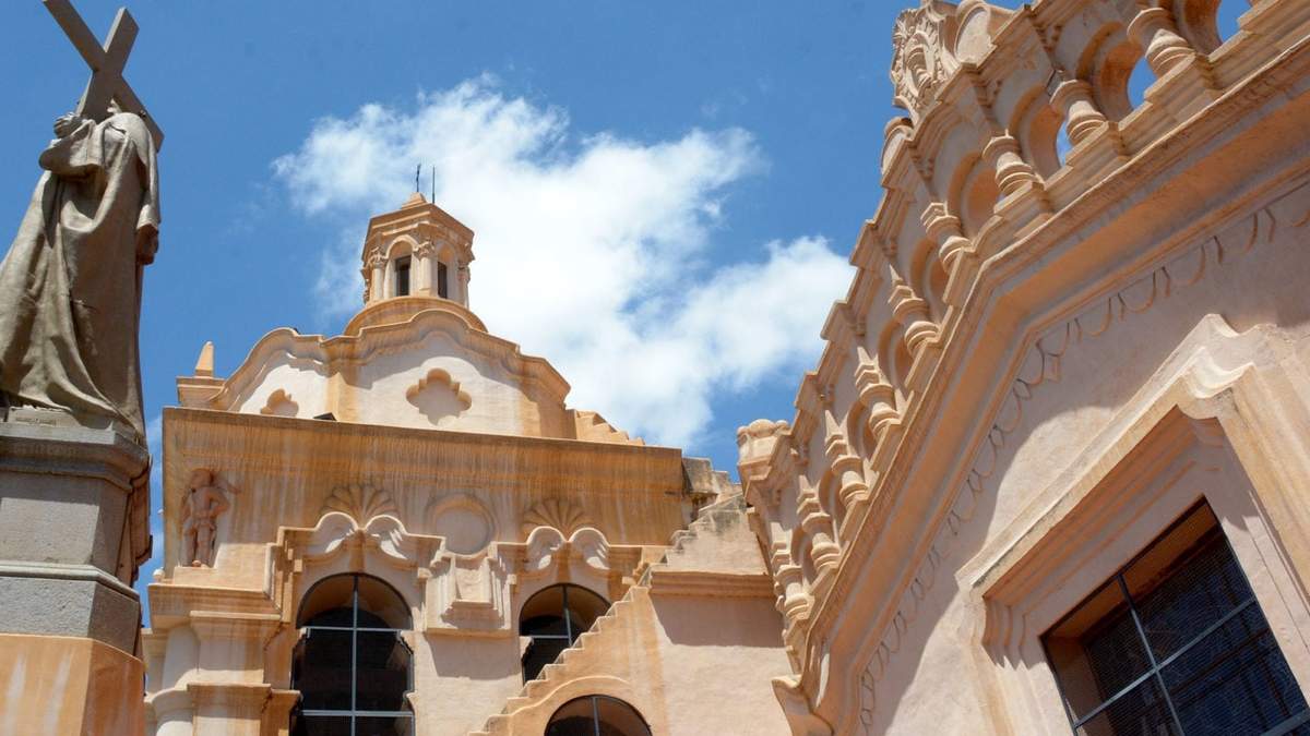 Viajes hacia las demostraciones del arte y la religiosidad. Fuente: (Instagram)