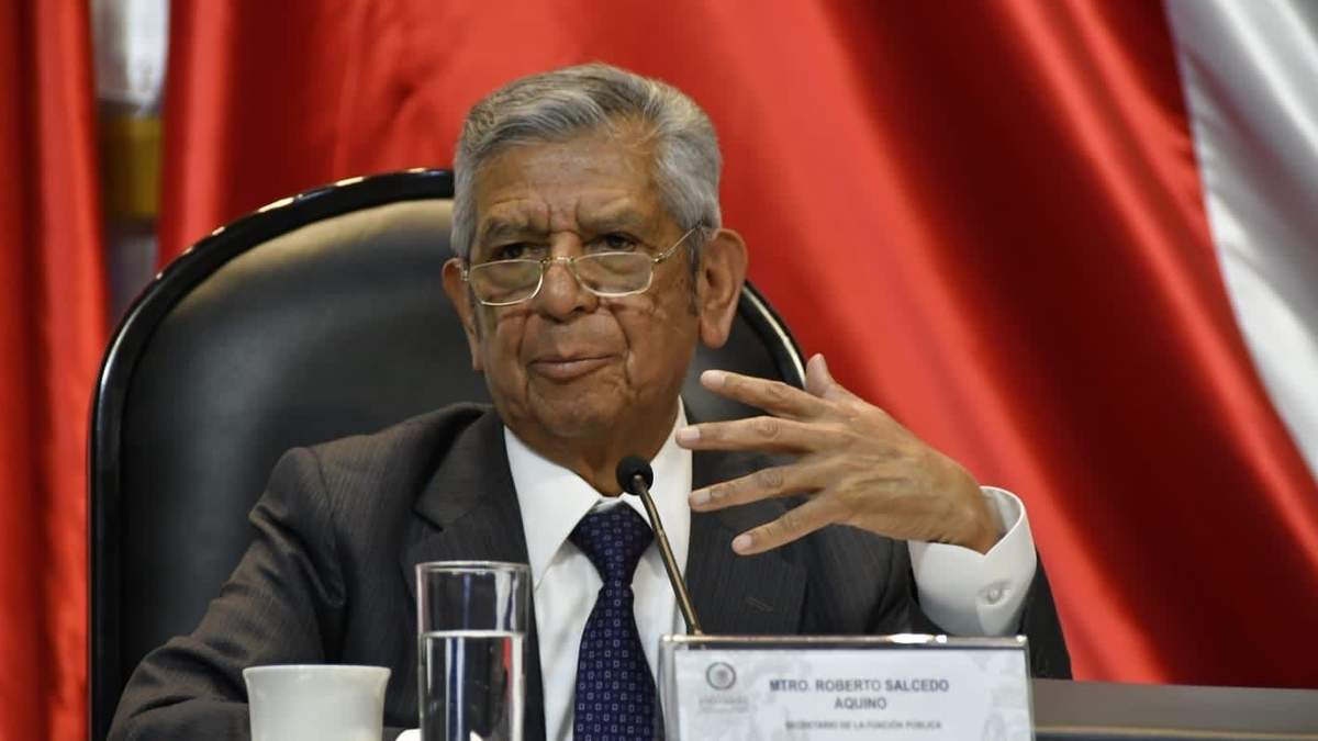 El secretario Roberto Salcedo Aquino