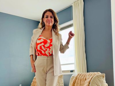 Marina Calabró marca tendencia con el pantalón más elegante y versátil de la temporada