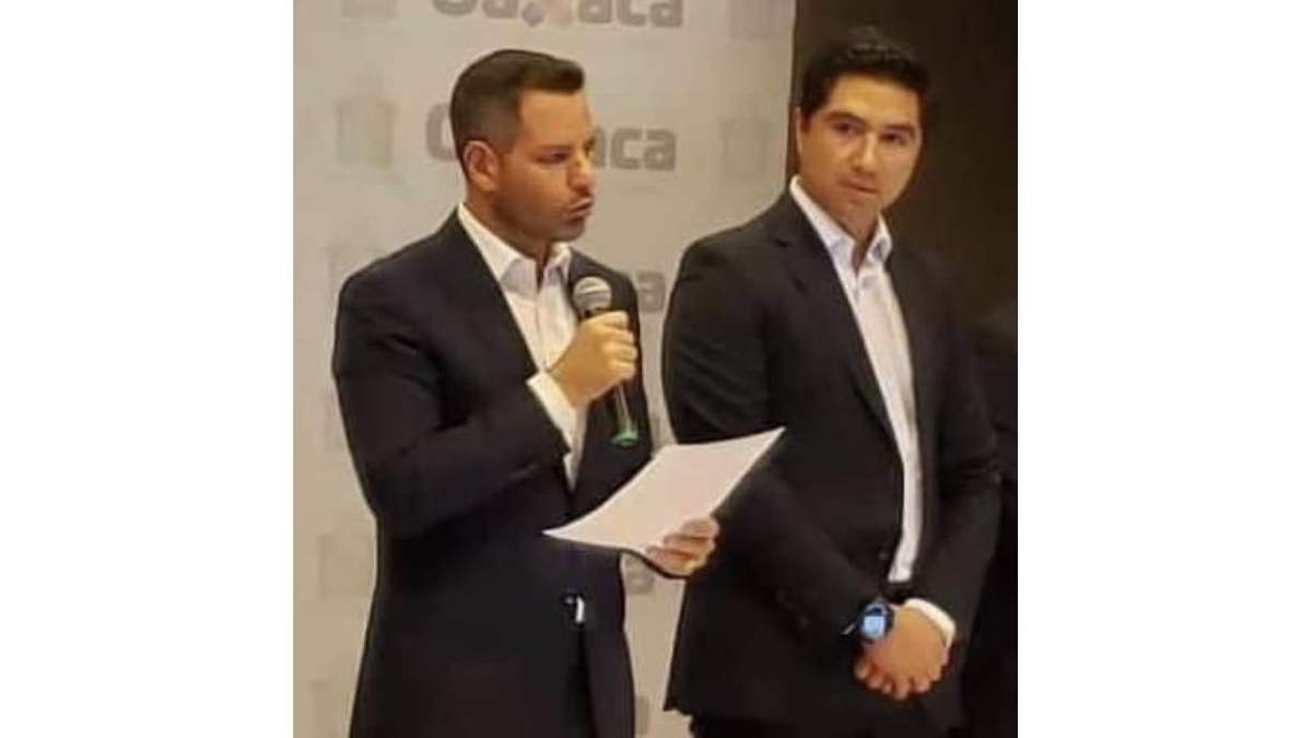 Javier Lazcano Vargas (derecha) y el exgobernador Alejandro Murat Hinojosa
