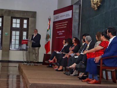 Encinas ofrece disculpa pública por muerte de Digna Ochoa; le pondrán su nombre a una calle