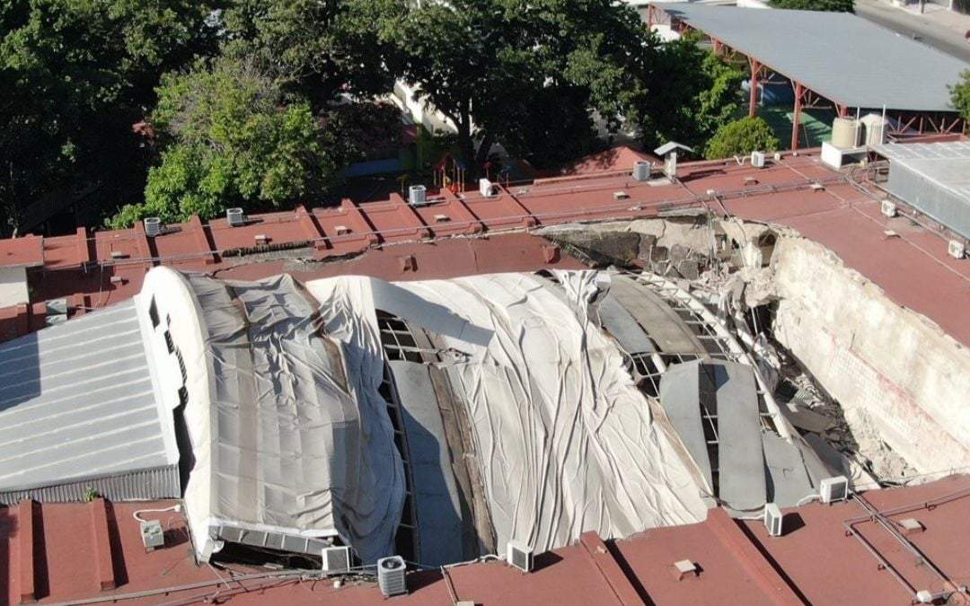 Techo colapsado del Colegio Antonio Repiso, en Ciudad Victoria, Tamps