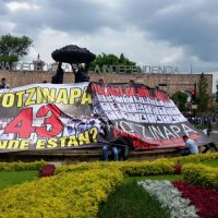 Normalistas marchan en Morelia en reclamo de justicia por Ayotzinapa