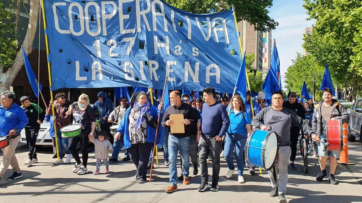 Movilización de los integrantes de la Cooperativa 127 hectáreas. Fuente: (Javier Manzano)