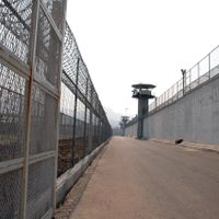Presos matan a golpes a 3 internos en Santa Martha Acatitla; cesan al director del penal