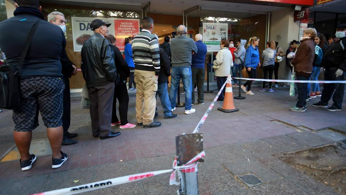 Bancos en cuarentena. Fuente: (Twitter)