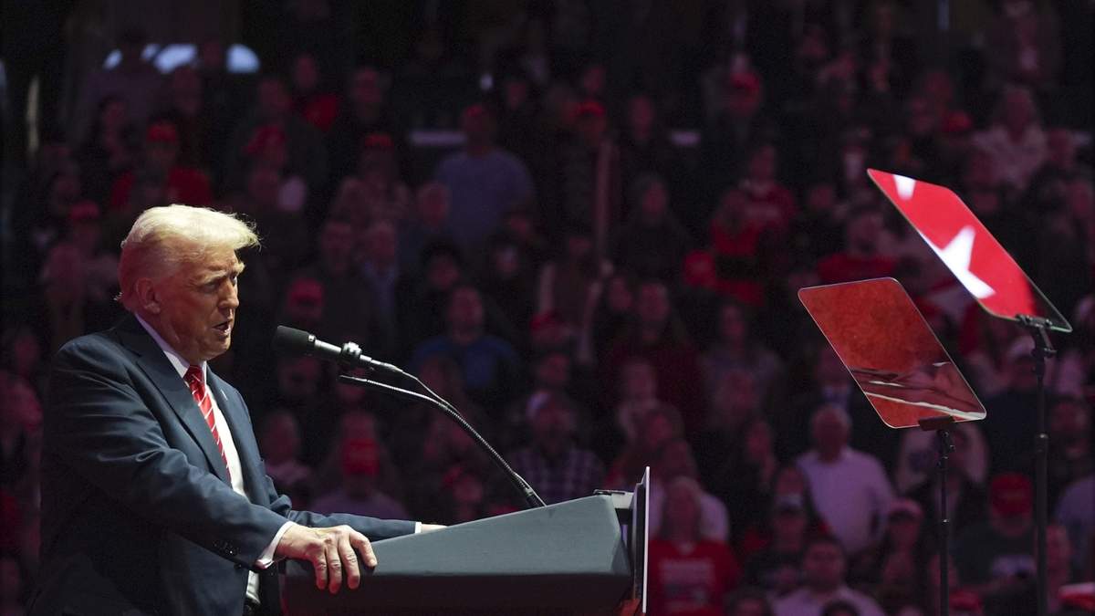 Donald Trump habla en un mitin en Washington previo a su investidura