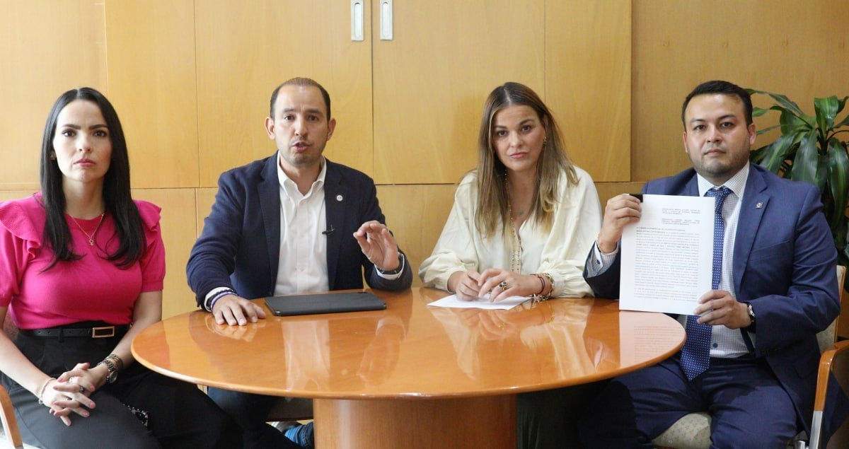 Dirigentes panistas anunciaron la denuncia contra el Ejecutivo