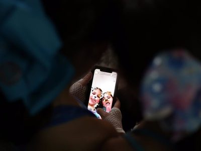 Menores en peligro por 'chatbots' como My AI de Snapchat, con fácil acceso a contenidos para adultos