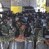 Bachelet, preocupada por el aumento en la atribución de poderes a militares