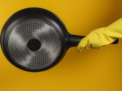Probá este truco de las abuelas para limpiar tu sartén de teflón sin dañarla y que dure mucho más